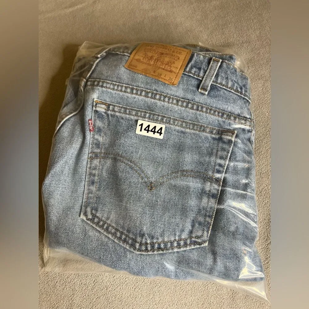 Vintage 560 Levi’s Made in Usa Size W38 L36 Loose Fit Tapered Leg Men’s